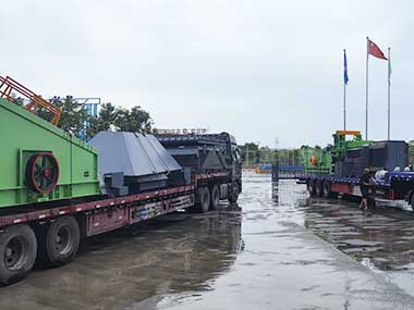 分批装车再启程!AG尊时凯龙人生就机械智能垃圾处理设备奔赴客户现场